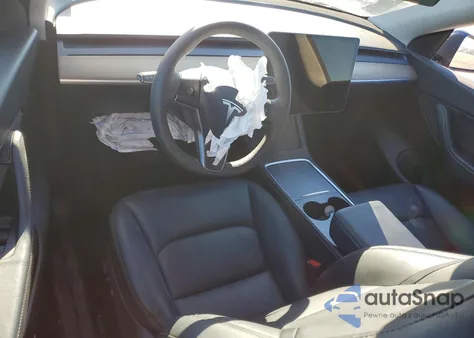 2022 Tesla Model Y z USA, uszkodzony, nr VIN 7SAYGDEE8NA008527